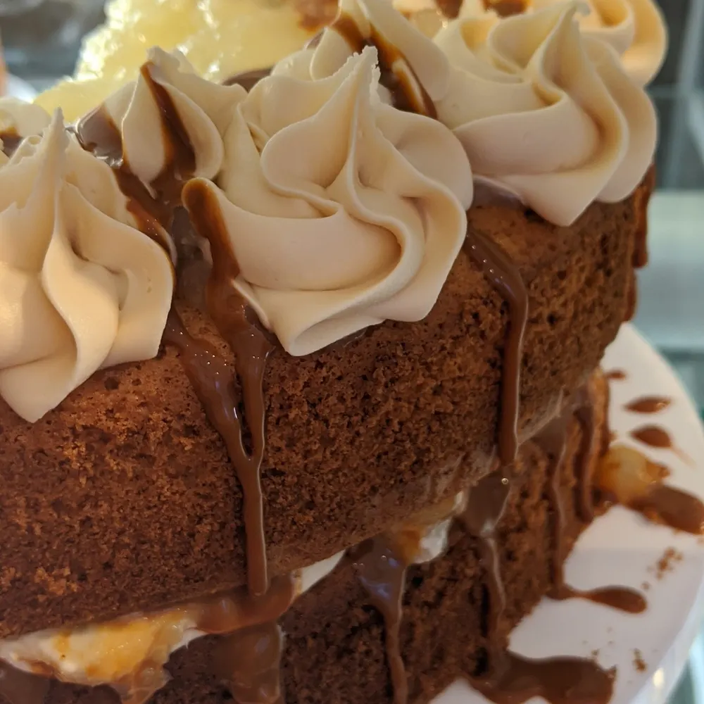 Caramel layer cake